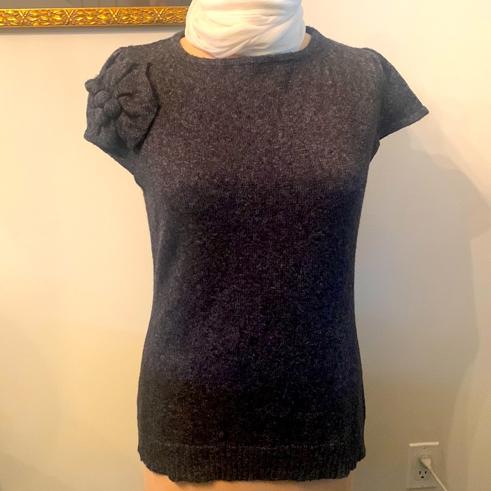 Mac & Jac cotton/acrylic blend charcoal pullover sweater with floral detail